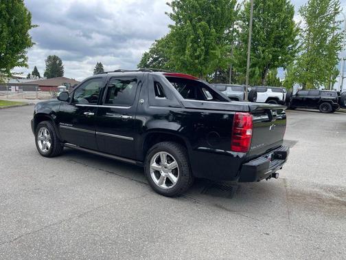 Black 2013 Chevrolet Avalanche LTZ