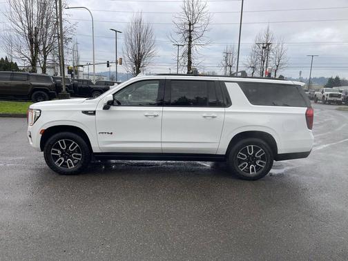 2023 GMC Yukon XL 4WD AT4