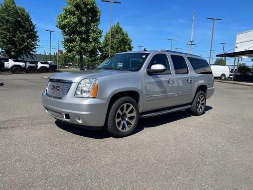 Gray 2014 GMC Yukon XL Denali