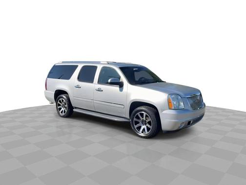 Gray 2014 GMC Yukon XL Denali