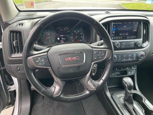 White 2022 GMC Canyon AT4