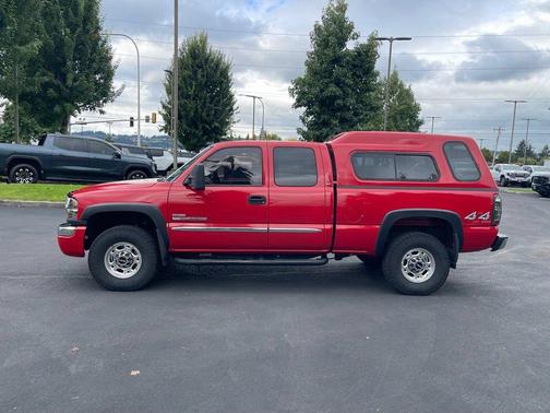 Red 2004 GMC Sierra 2500 SLE H/D Extended Cab