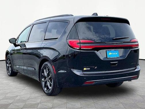 Black 2025 Chrysler Pacifica Limited