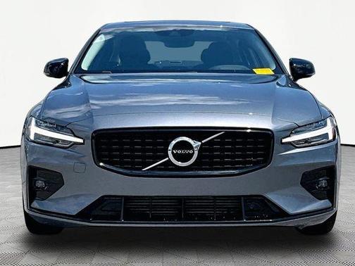 Gray 2021 Volvo S60 T5 Momentum