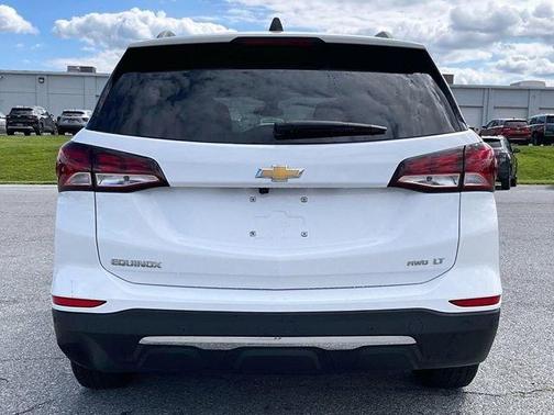 White 2024 Chevrolet Equinox LT