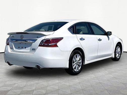 Pearl White 2014 Nissan Altima 2.5 S