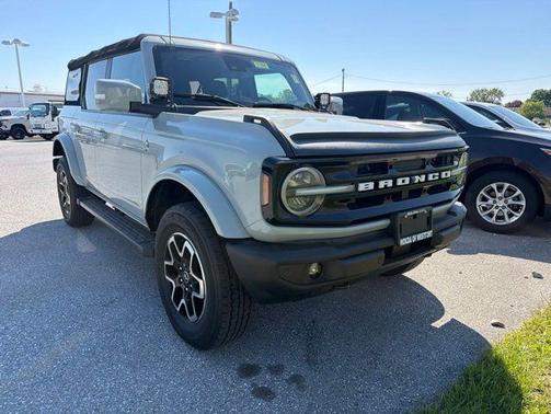 Gray 2022 Ford Bronco Outer Banks