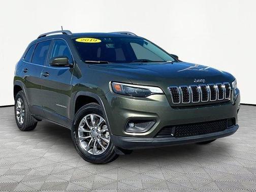 Green 2019 Jeep Cherokee Latitude Plus