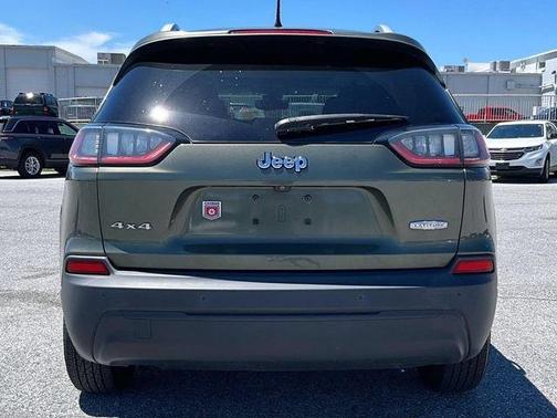 Green 2019 Jeep Cherokee Latitude Plus