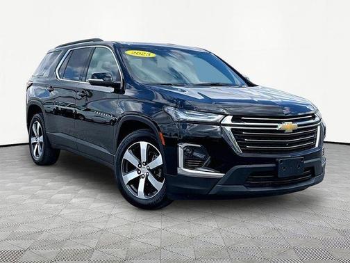 Black 2023 Chevrolet Traverse LT Leather