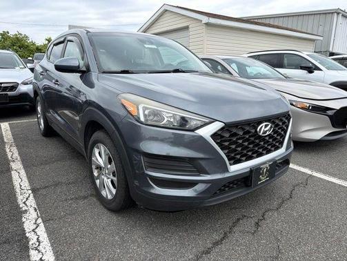 Gray 2019 Hyundai TUCSON SE