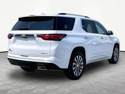 White 2022 Chevrolet Traverse Premier