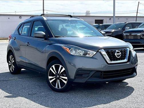 Gun Metallic 2019 Nissan Kicks SV