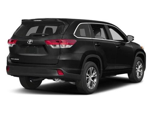 White 2018 Toyota Highlander LE
