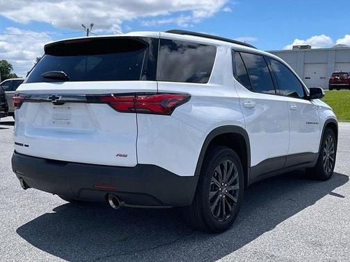 White 2023 Chevrolet Traverse RS