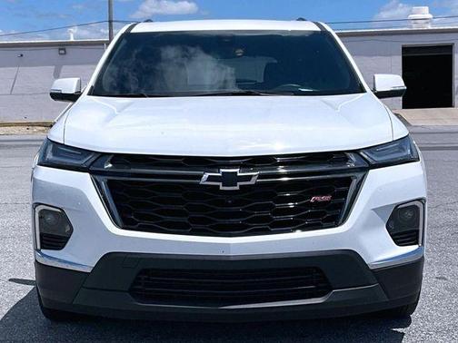 White 2023 Chevrolet Traverse RS