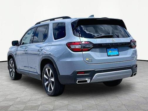 Gray 2024 Honda Pilot Touring