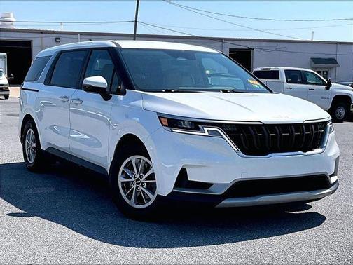 White 2022 Kia Carnival LXS