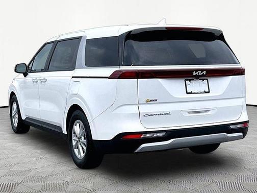 White 2022 Kia Carnival LXS