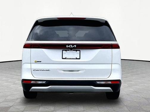 White 2022 Kia Carnival LXS