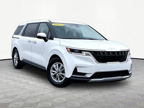 White 2022 Kia Carnival LXS