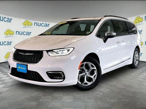 White 2023 Chrysler Pacifica Limited