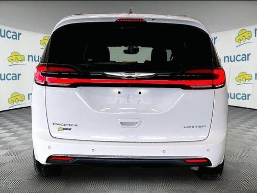 White 2023 Chrysler Pacifica Limited