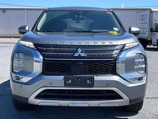 Gray 2023 Mitsubishi Outlander SE