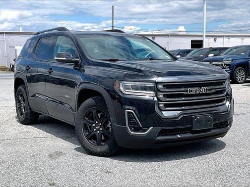 Black 2023 GMC Acadia AT4