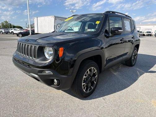 Black 2023 Jeep Renegade Latitude