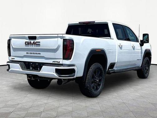 White 2024 GMC Sierra 2500 AT4