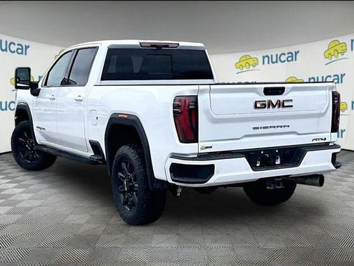 White 2024 GMC Sierra 2500 AT4