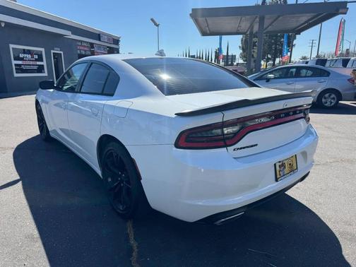 2016 Dodge Charger SXT