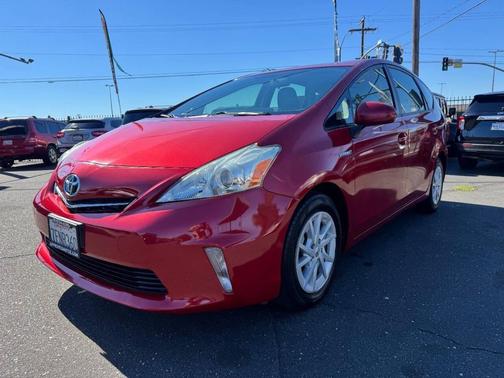 2014 Toyota Prius v Five