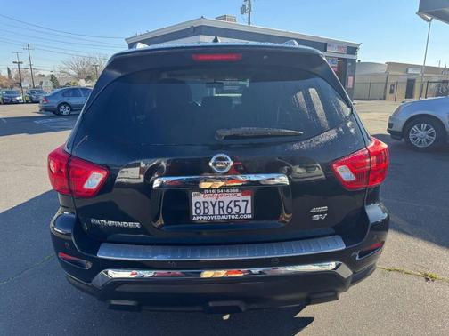 2018 Nissan Pathfinder SV