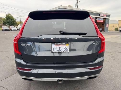 2016 Volvo XC90 T6 Momentum