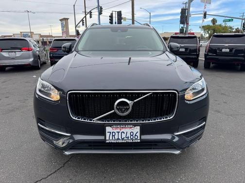 2016 Volvo XC90 T6 Momentum