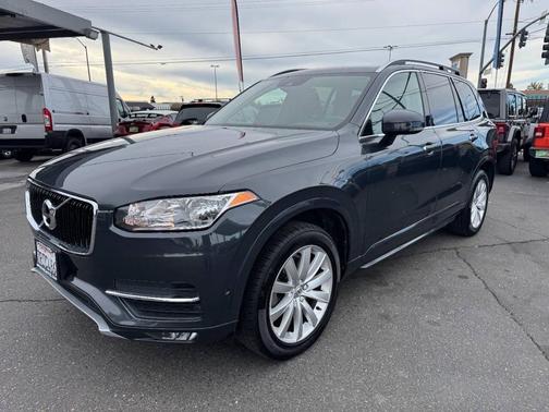 2016 Volvo XC90 T6 Momentum