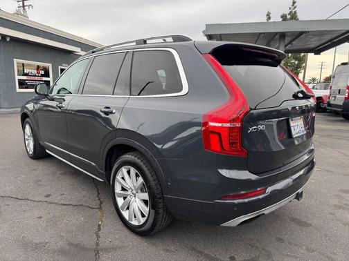 2016 Volvo XC90 T6 Momentum