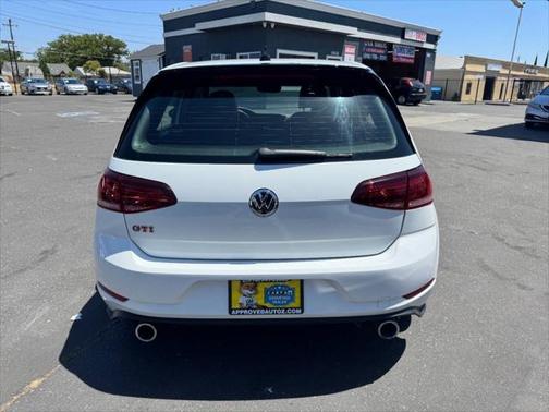 2021 Volkswagen Golf GTI 2.0T SE 4-Door