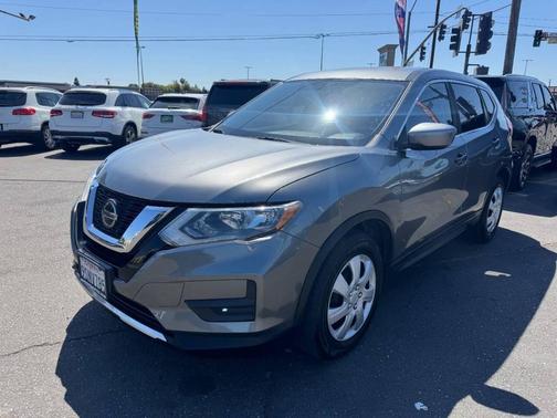 Gray 2018 Nissan Rogue S