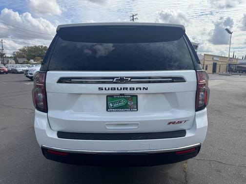 2023 Chevrolet Suburban RST