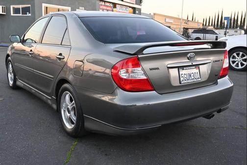 2004 Toyota Camry SE V6