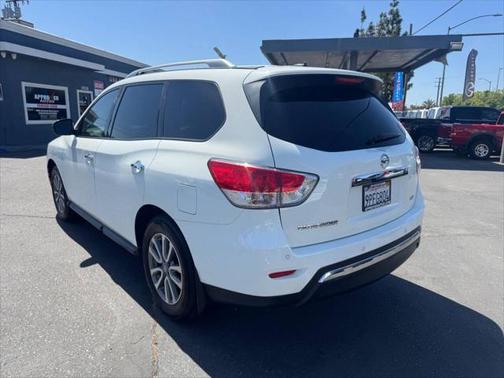 2016 Nissan Pathfinder SV