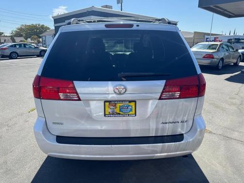 2004 Toyota Sienna XLE