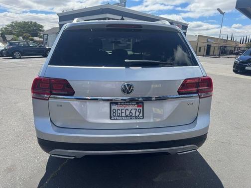 Silver 2018 Volkswagen Atlas 2.0T SE