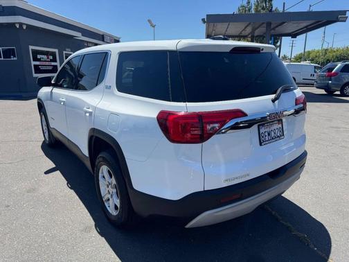 White 2018 GMC Acadia SLE-1