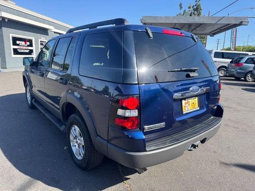 Blue 2006 Ford Explorer XLT