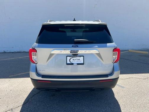 Iconic Silver Metallic 2023 Ford Explorer XLT