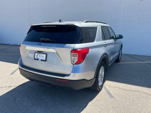 Iconic Silver Metallic 2023 Ford Explorer XLT